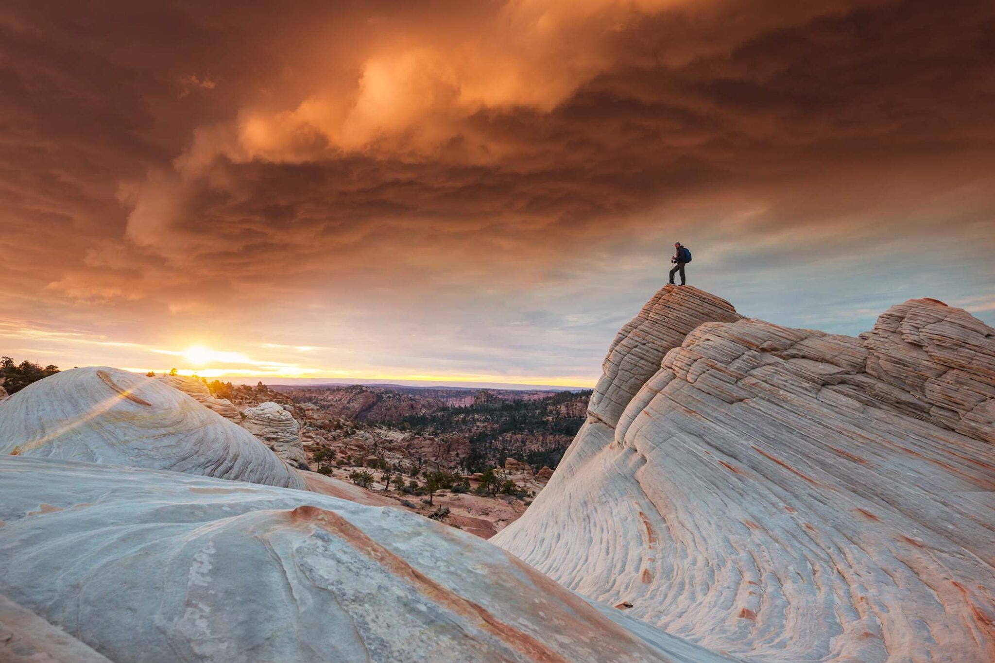 hike-in-utah-XM35MS3.jpg